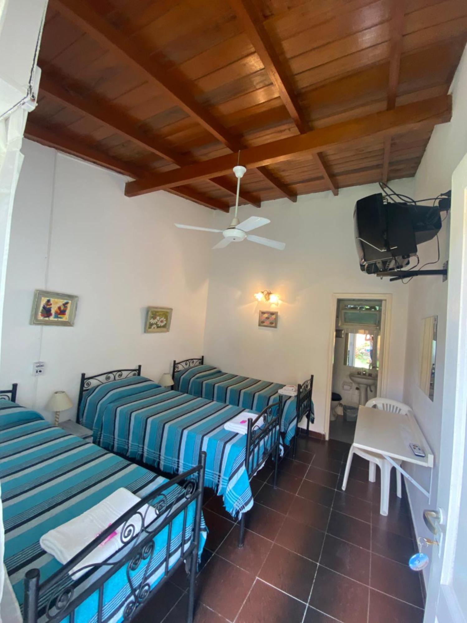 Acacia Hotel *