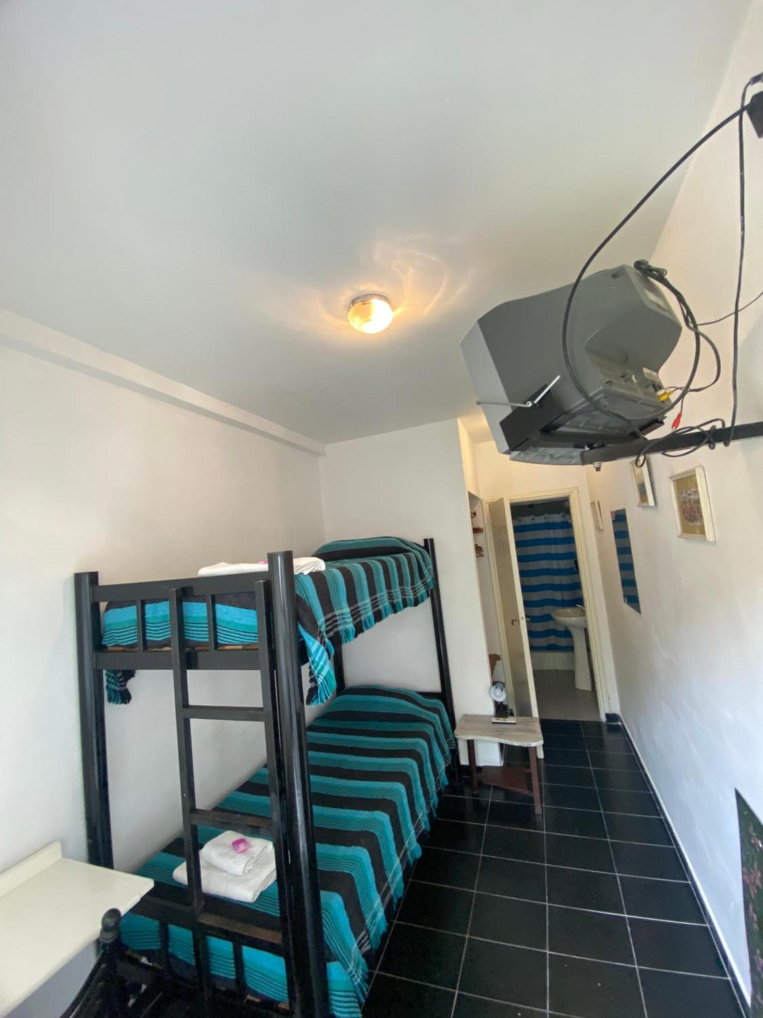 Acacia Hotel *