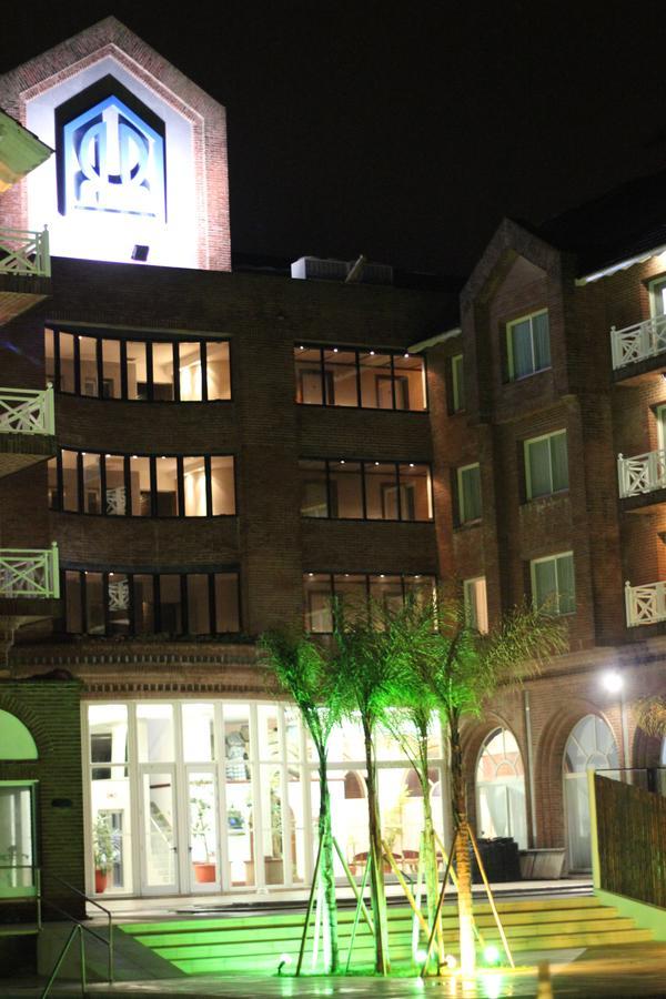 Reviens Hotel