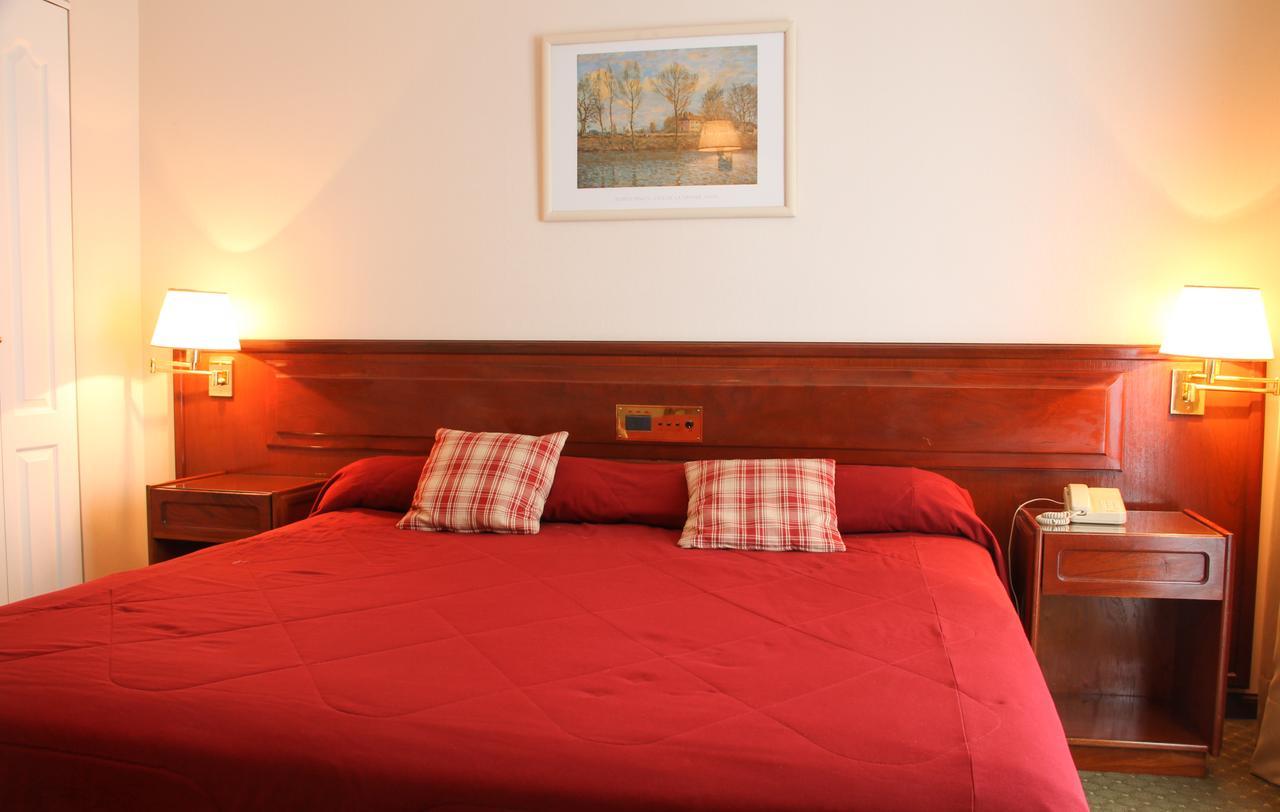 Reviens Hotel 4*