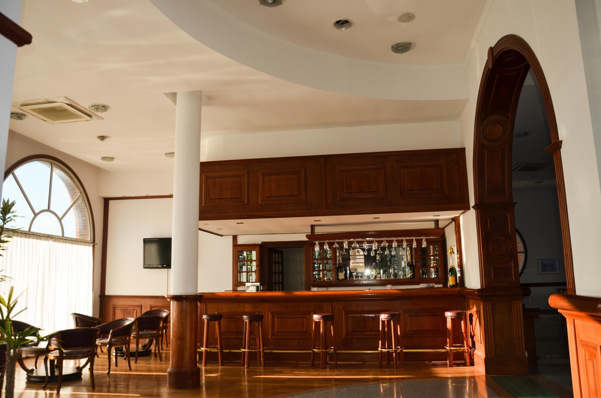 Reviens Hotel 4*