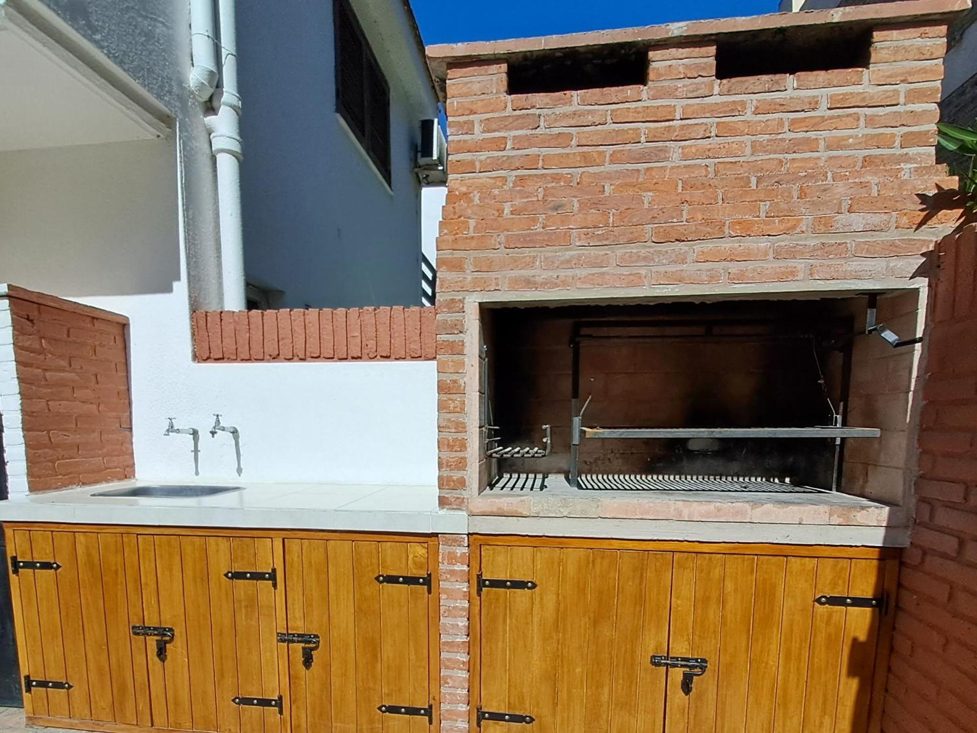Apartamento Duplex Besugo, Con Patio Y Parrilla *